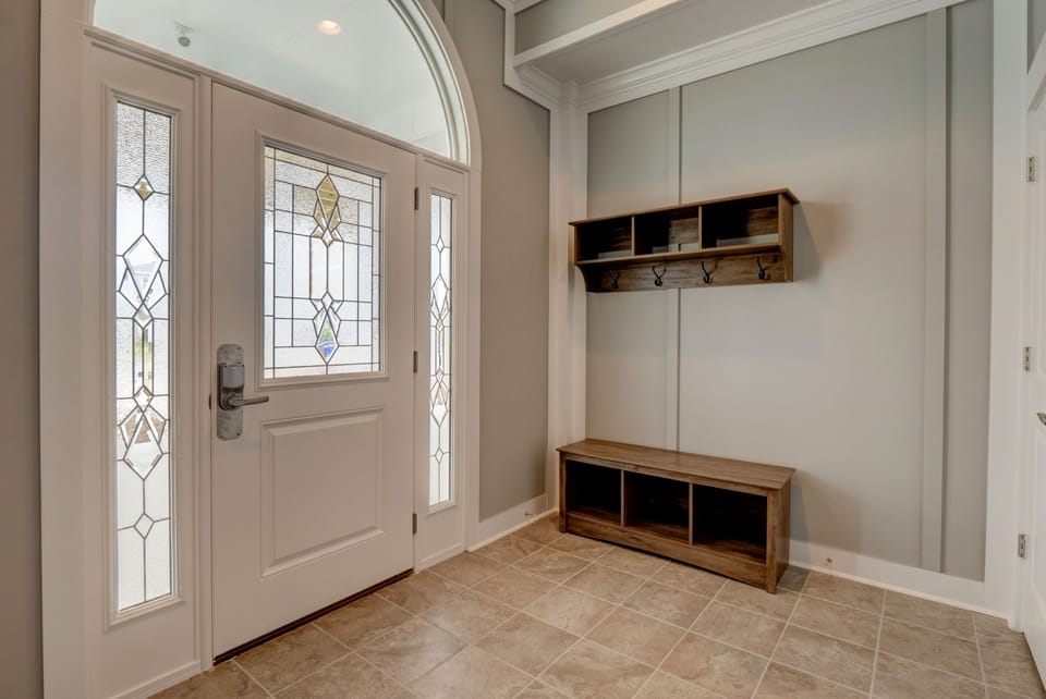 Enclosed foyer entranceway