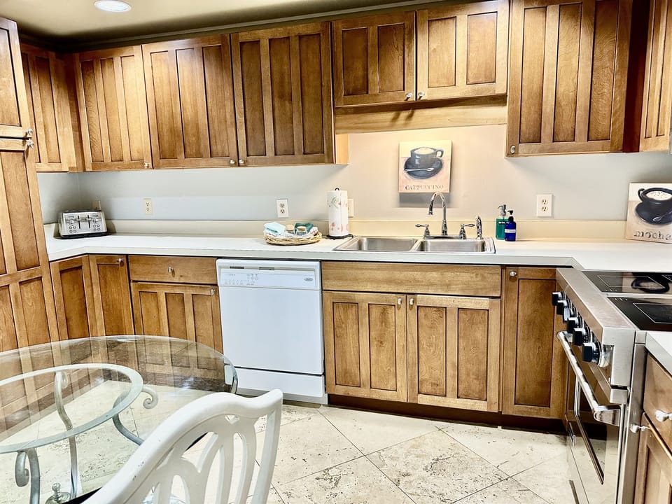Lots of storage in this kitchen, including a pantry!