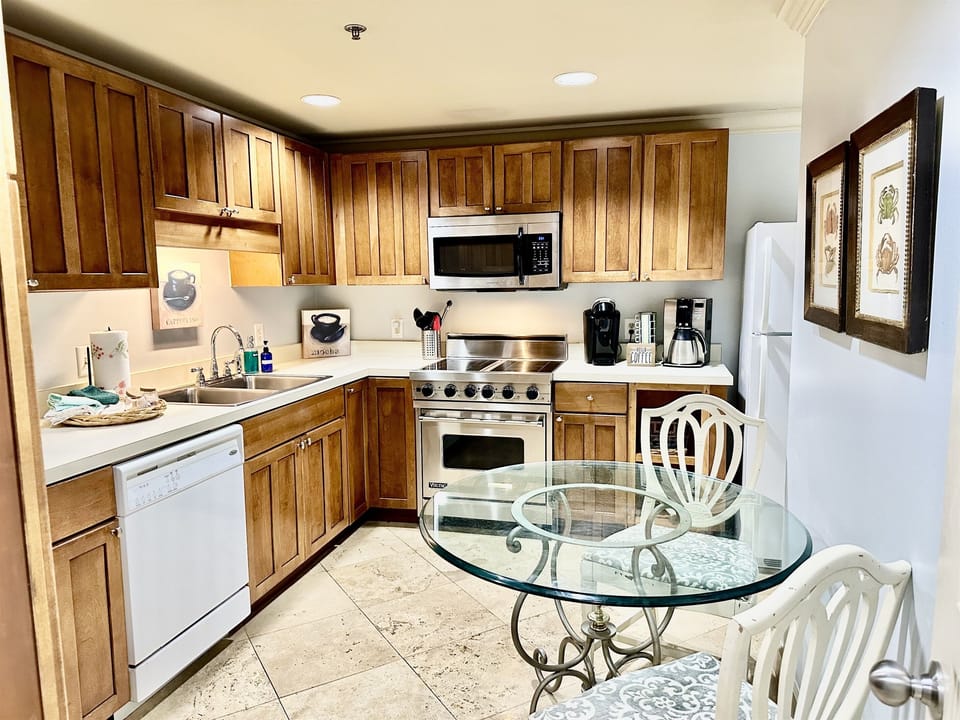There is an eat-in kitchen with seating for two! And a Viking stove/oven!