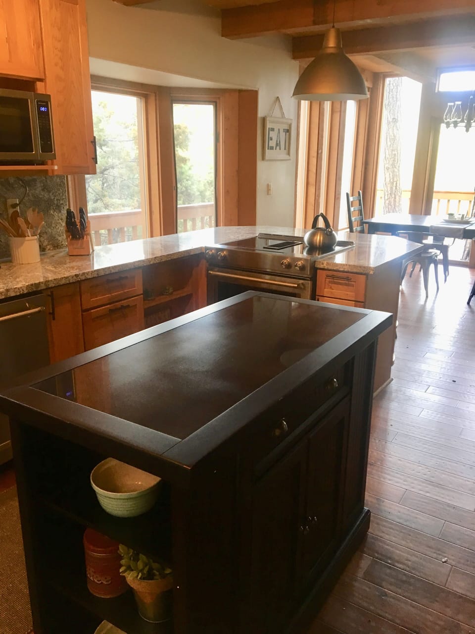 Fully equipped kitchen. 