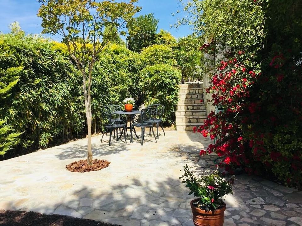 Villa Tranquila - the secret garden. Be as social or relaxed as you wish.