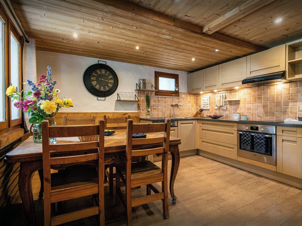 Kitchen/Dining table