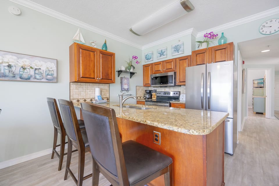 Royal Palms 1404-15