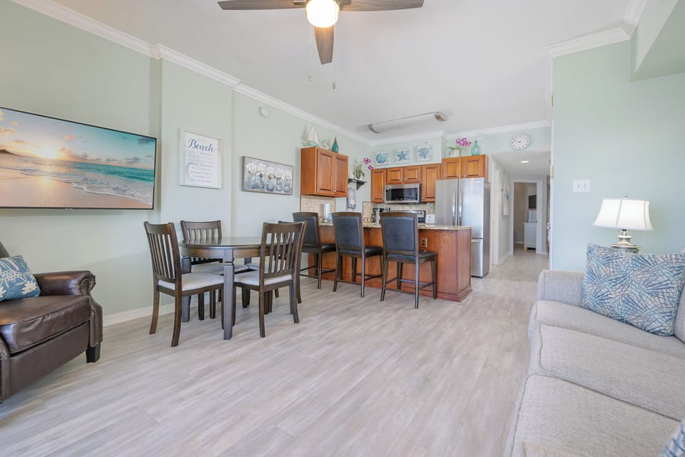 Royal Palms 1404-13