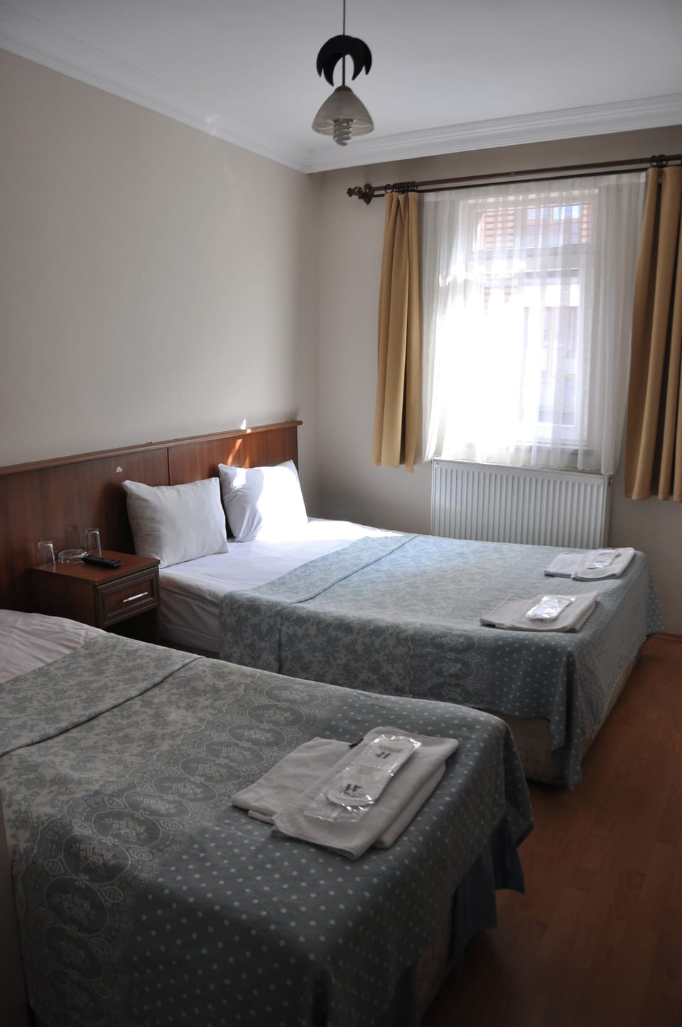 In-room safe, desk, free WiFi