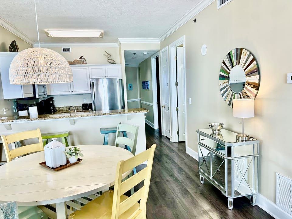 Kitchen & dining area as you enter the main area of the condo!