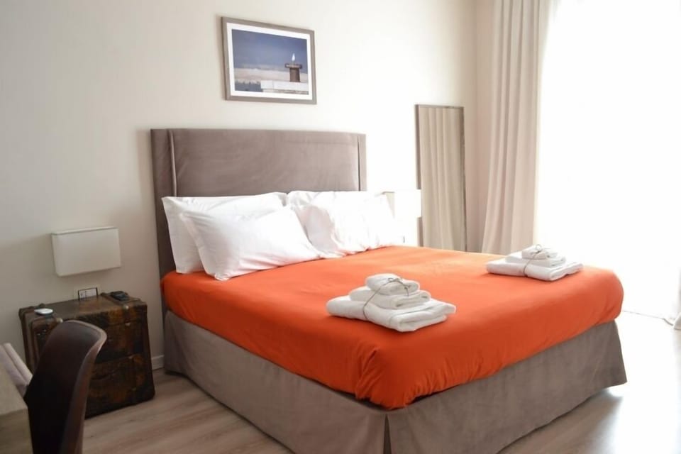 Desk, soundproofing, cribs/infant beds, free WiFi