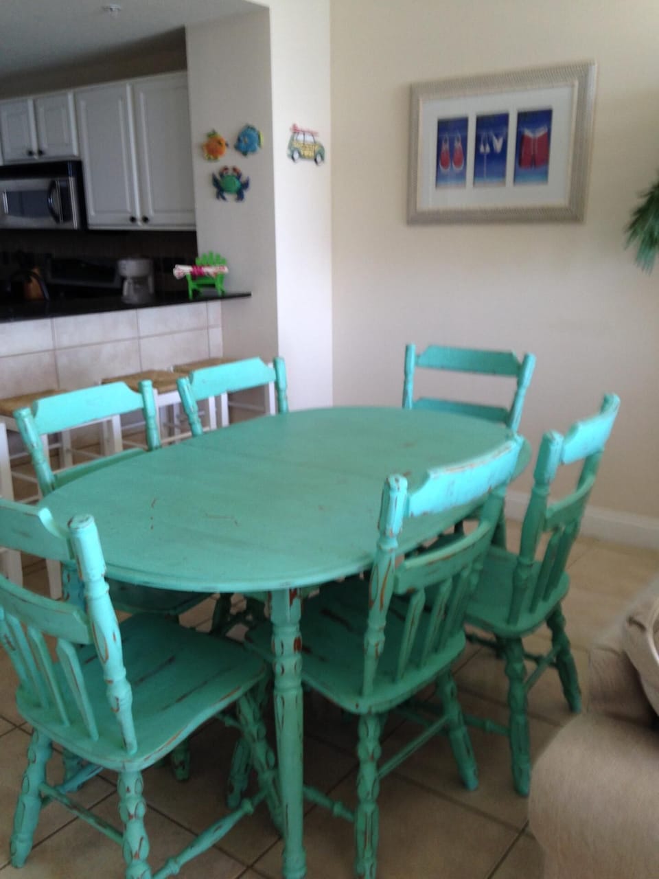 Dinning table that seats 6 people