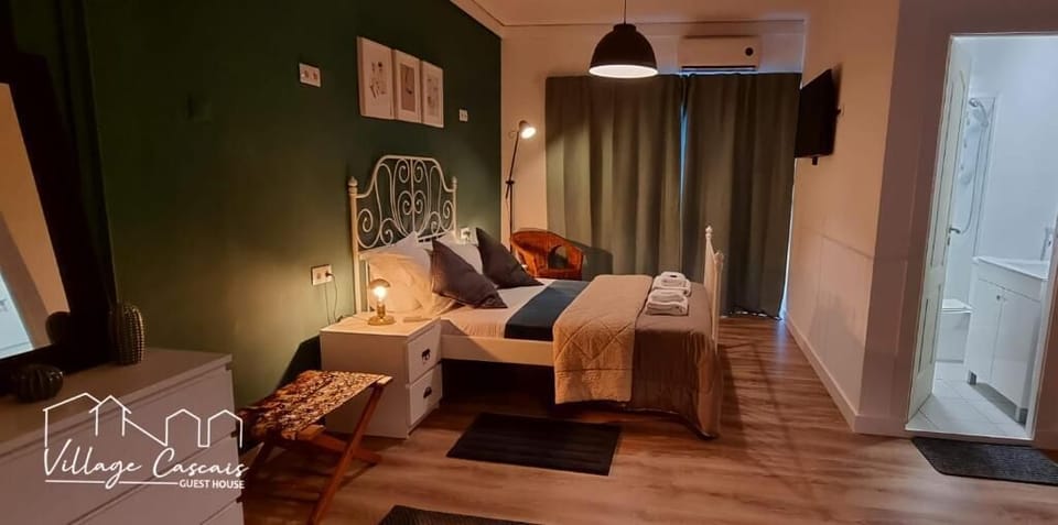 Family Quadruple Room, Private Bathroom | Blackout drapes, iron/ironing board (on request), WiFi (free)