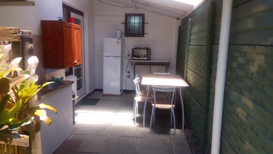 Room (3) | Private kitchenette | Coffee/tea maker, electric kettle