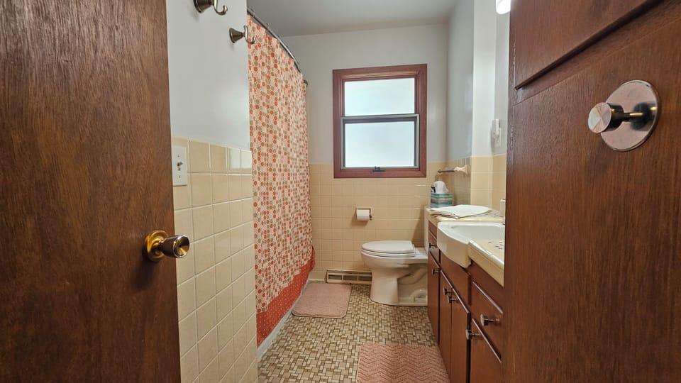 Bathroom with updated decor 9/25