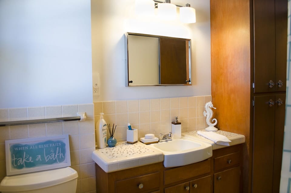Retro charm with plenty of counter space