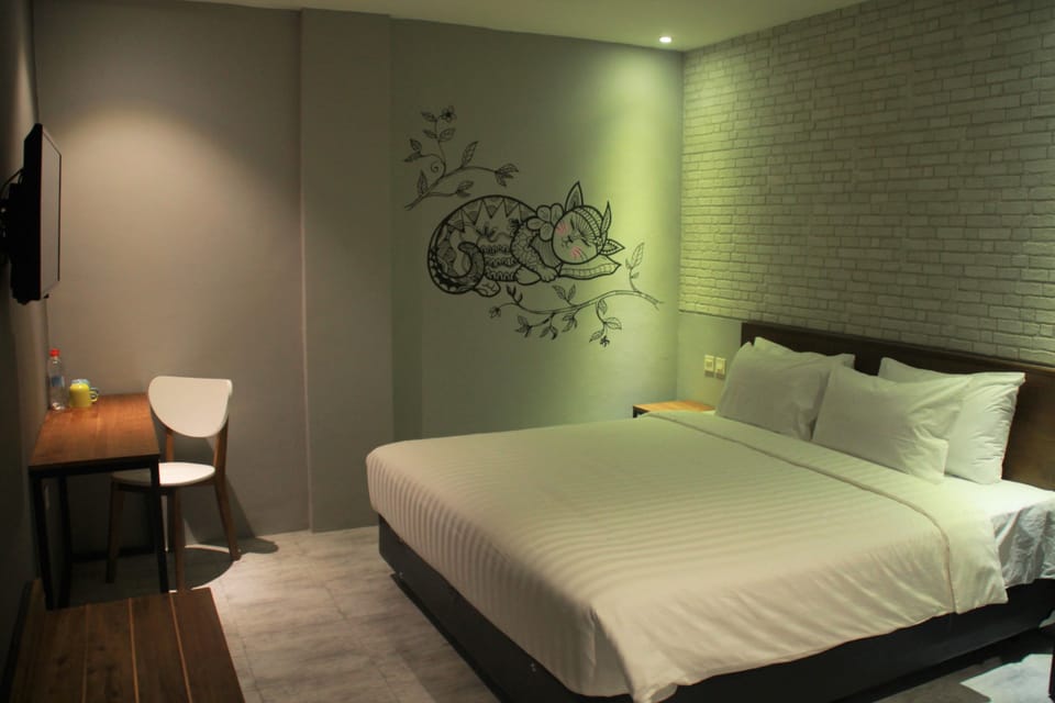 Starry Nite Room | Desk, soundproofing, free WiFi
