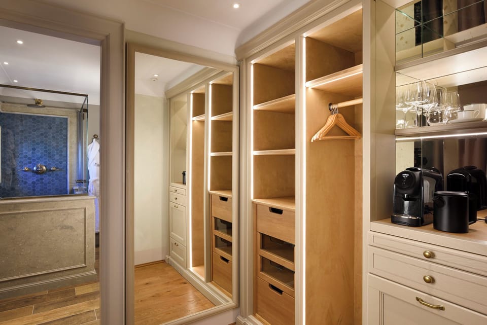 Classic Double or Twin Room | Premium bedding, minibar, in-room safe, desk