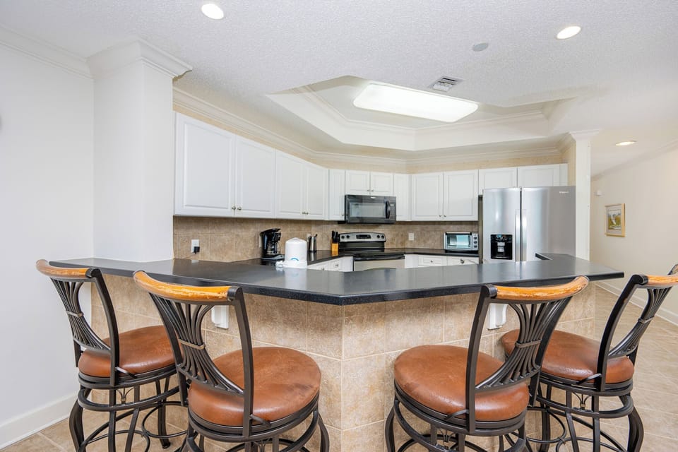 Sip your morning coffee at the breakfast bar and get ready for a beach day in this stylish space