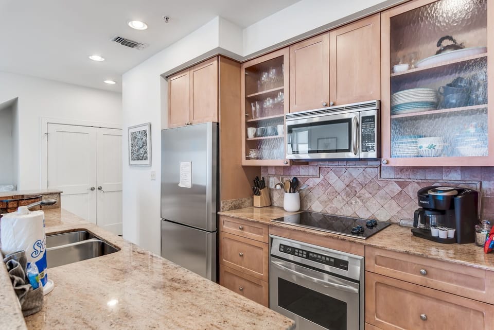 Full sized kitchen with cookware and utensils.