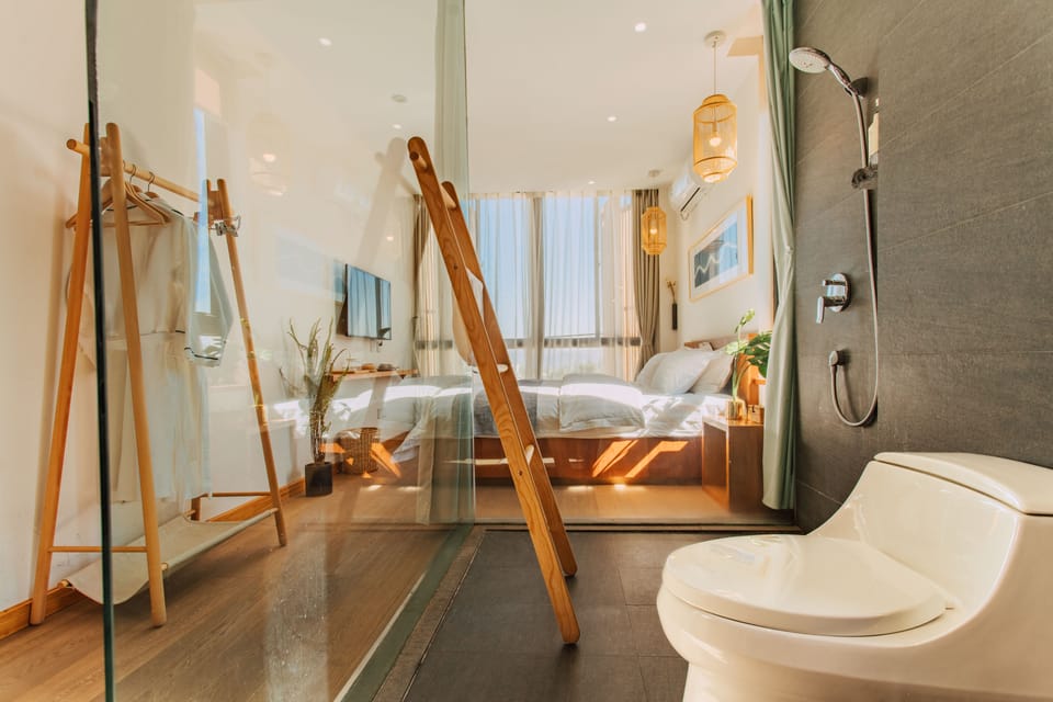 Courtyard 2-Panoramic Room | Bathroom | Designer toiletries, hair dryer, slippers, towels