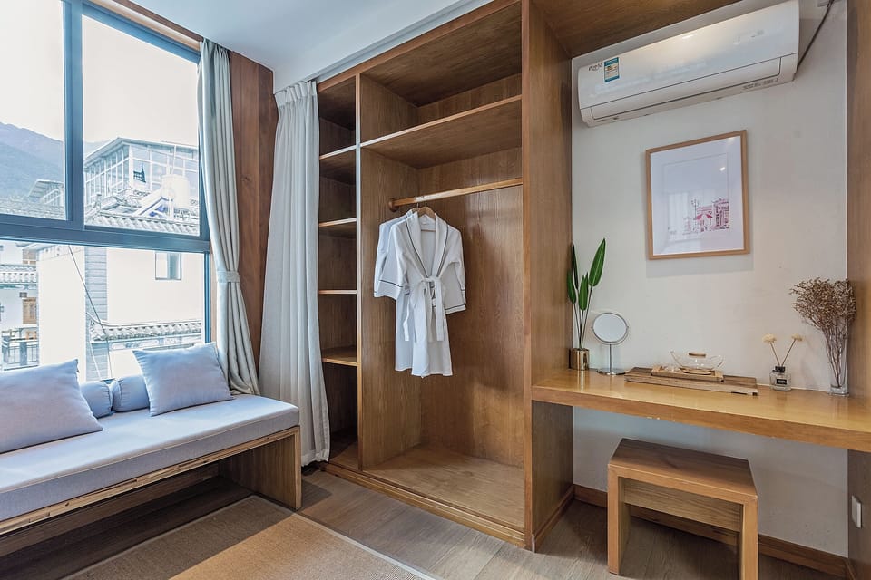 Courtyard 2-Deluxe Double Room, Bathtub, Mountain View | Living room | 50-inch LED TV with cable channels, TV, pay movies