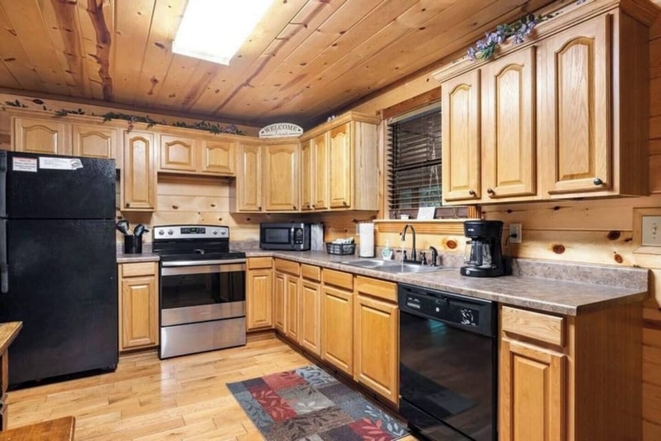 Full-sized and well stocked kitchen for cooking, baking and entertaining