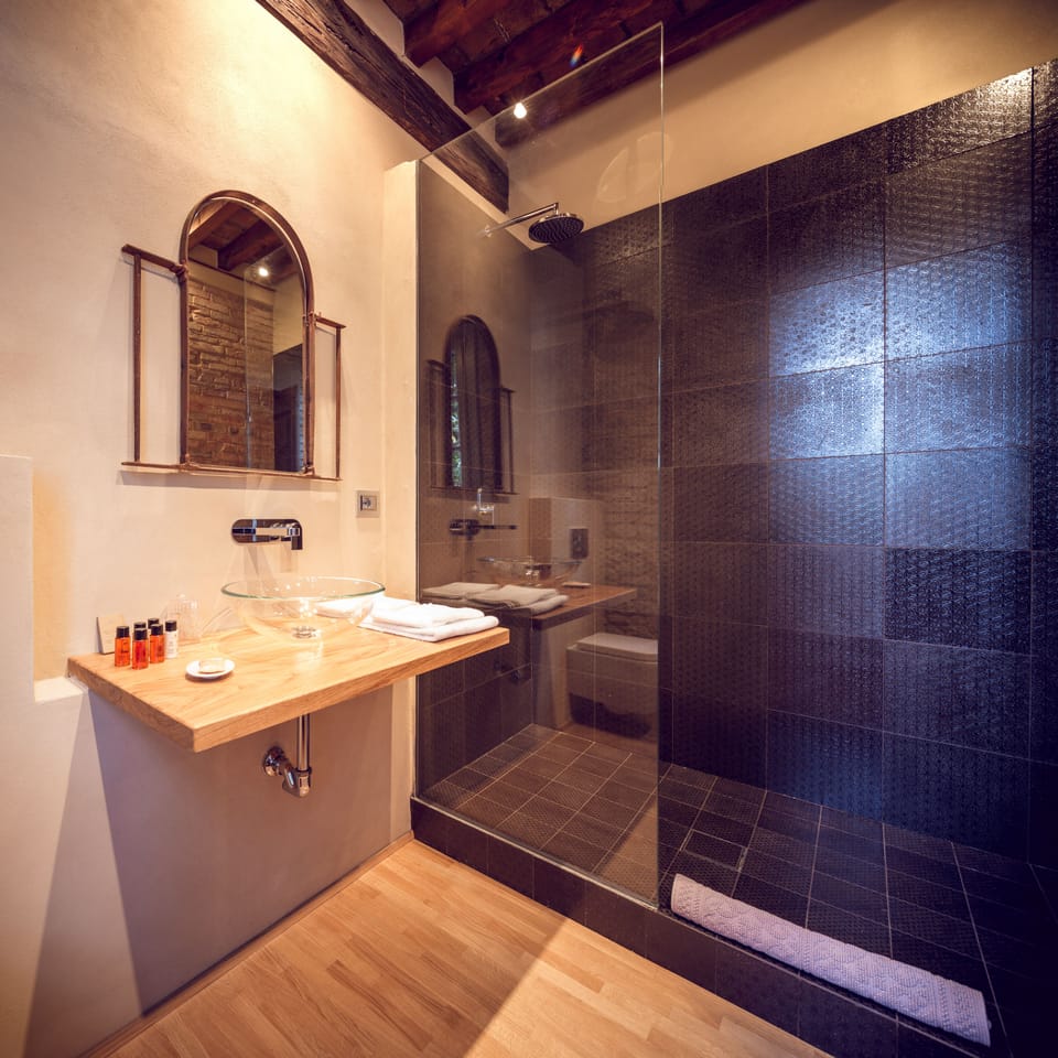 Family Suite, Garden View | Bathroom | Designer toiletries, hair dryer, bidet, towels