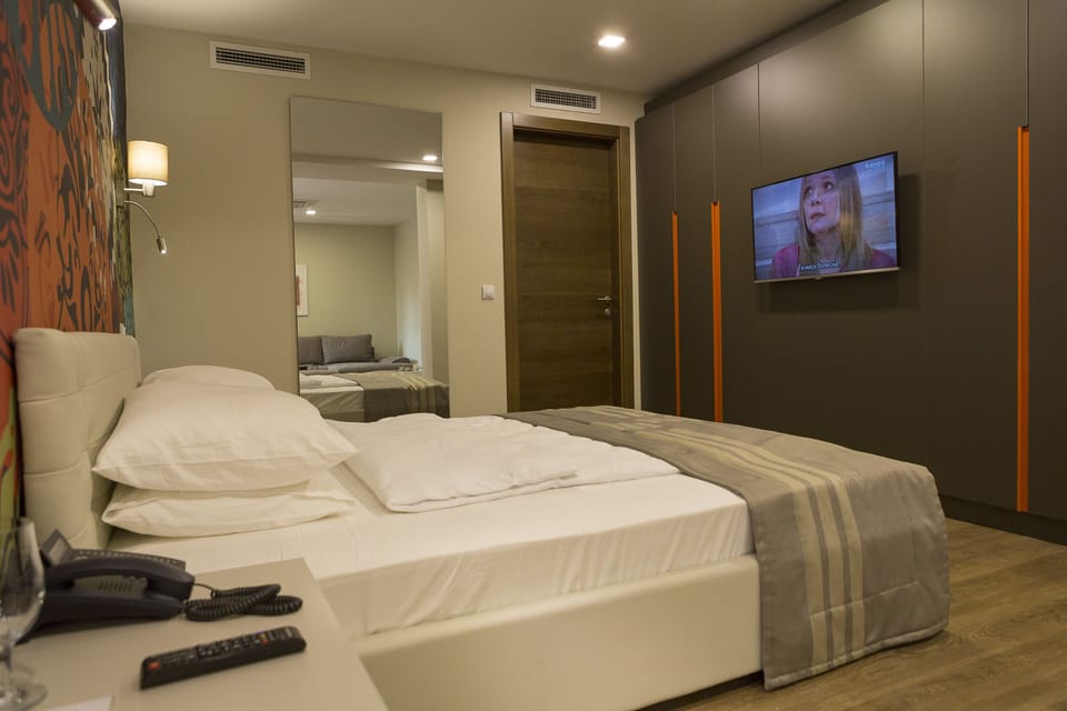 Deluxe Double Room | Minibar, desk, blackout drapes, soundproofing
