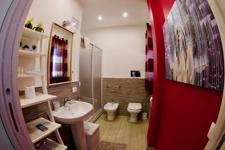 Standard Quadruple Room | Bathroom | Shower, free toiletries, hair dryer, bidet