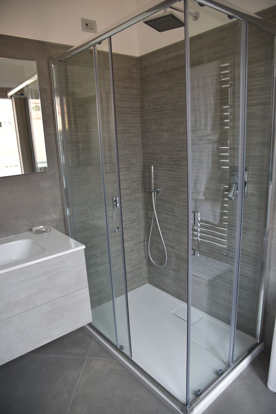 Comfort Triple Room, Balcony, River View | Bathroom | Shower, free toiletries, hair dryer, bidet