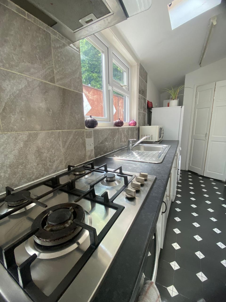 House, Private Bathroom, Garden View (Spacious 3 Bedr 7 people) | Private kitchen | Coffee/tea maker, shared fridge, microwave, oven