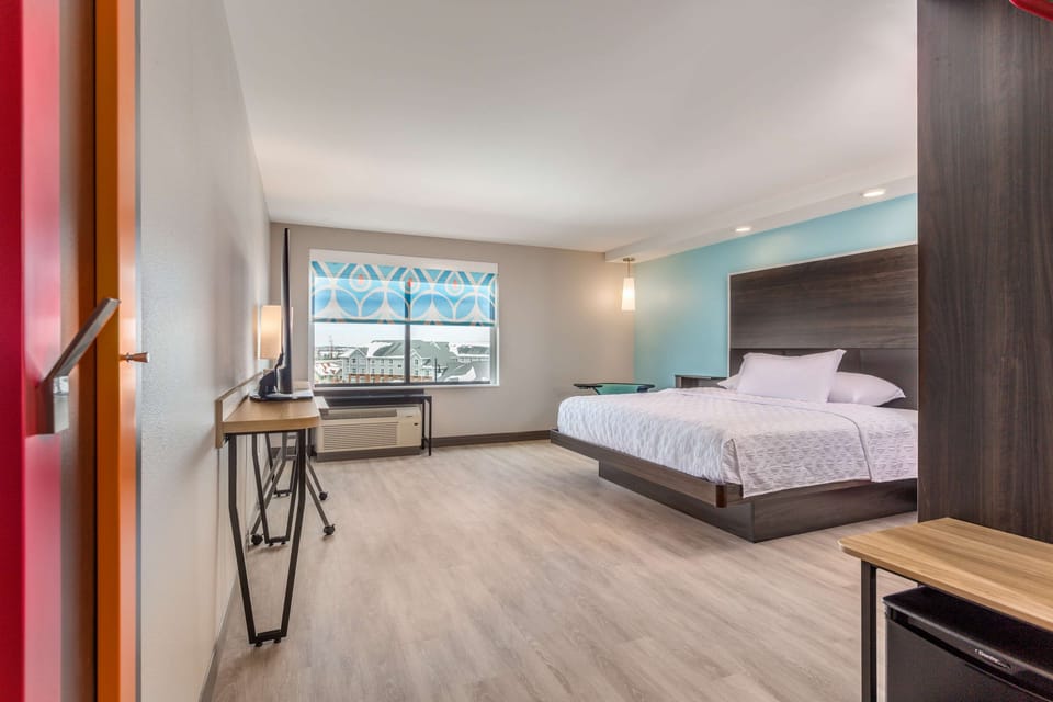 Premium bedding, in-room safe, desk, blackout drapes