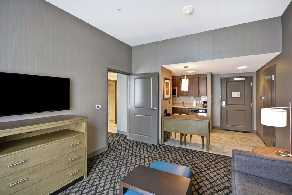 Premium bedding, in-room safe, individually decorated