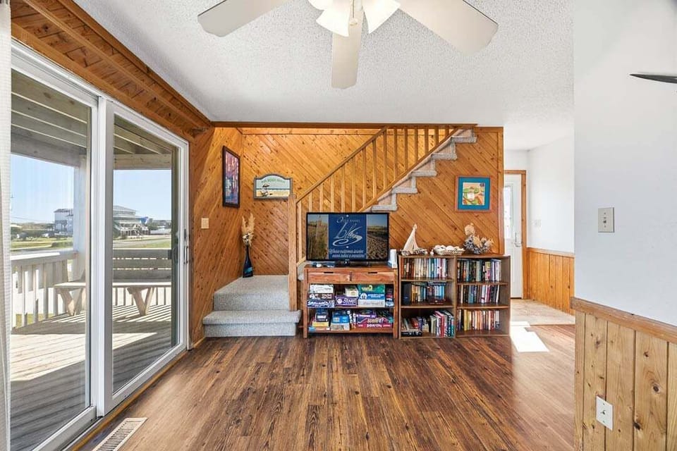 Mid-Level Den with Deck Access