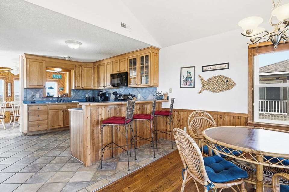 Top-Level Kitchen with Bar (seats 3)