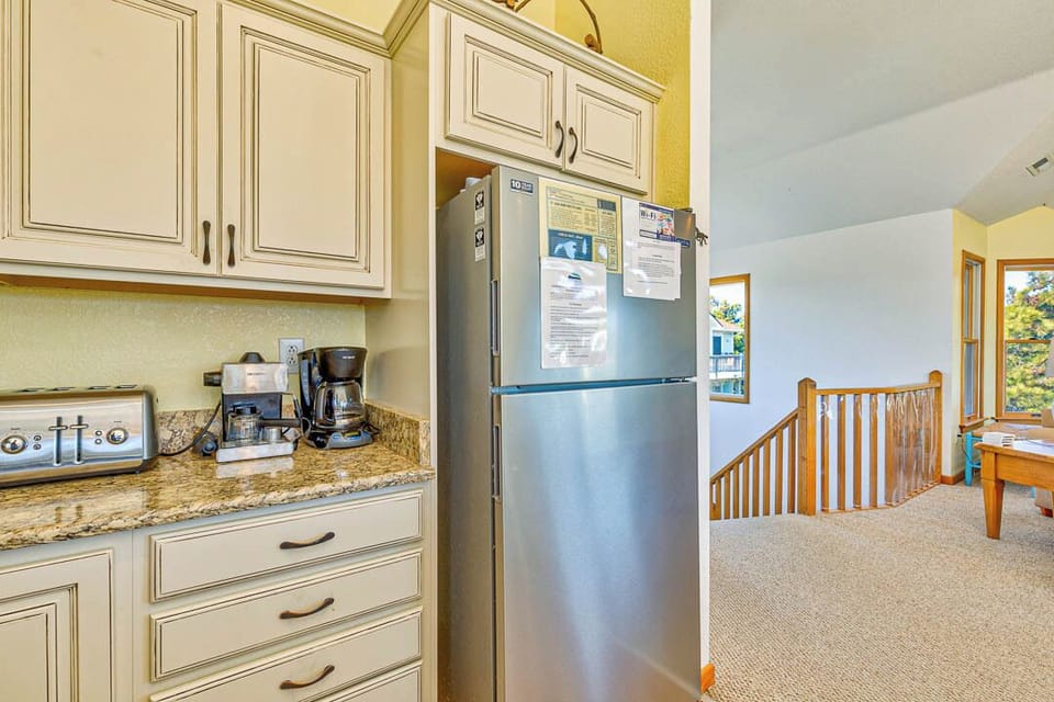 Top-Level Kitchen with Bar (seats 4)