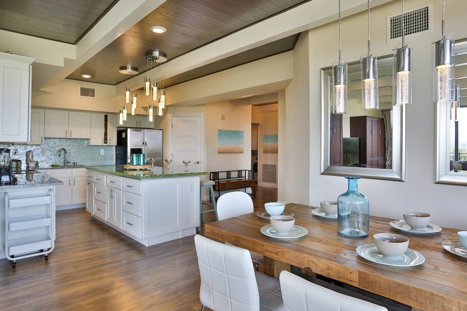 Fully Equipped Kitchen Stainless Appliances and Beachy Counter Tops.
