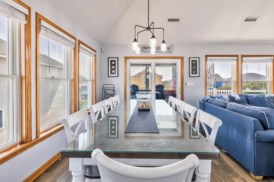 Top-Level Dining Room with Table (seats 10)