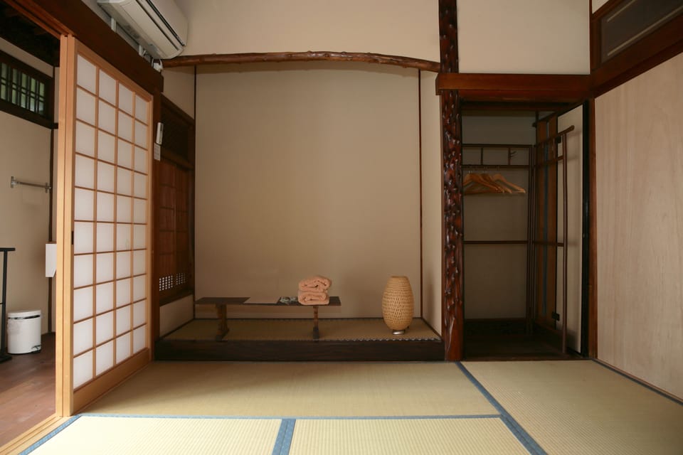 Standard Japanese Style Room | WiFi (free), bed sheets
