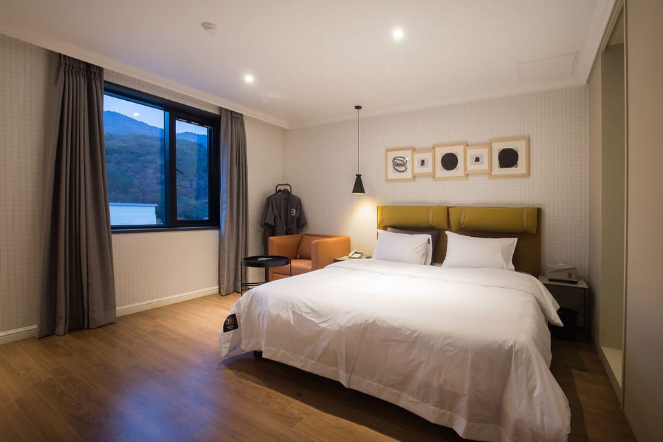 Deluxe Room | Premium bedding, soundproofing, free WiFi
