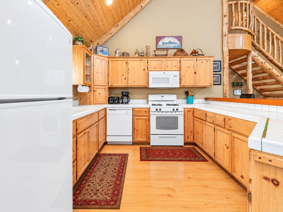 Standard House, Non Smoking, Kitchen | Private kitchen | Coffee/tea maker, full-size fridge, microwave, oven