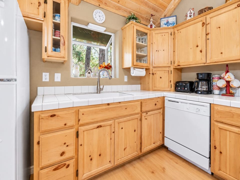 Standard House, Non Smoking, Kitchen | Private kitchen | Coffee/tea maker, full-size fridge, microwave, oven