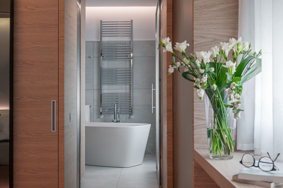 Deluxe Double Room | Bathroom | Bidet, towels