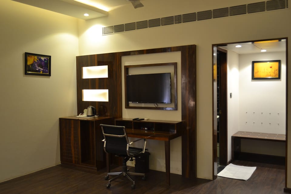 Minibar, in-room safe, desk, iron/ironing board (on request)