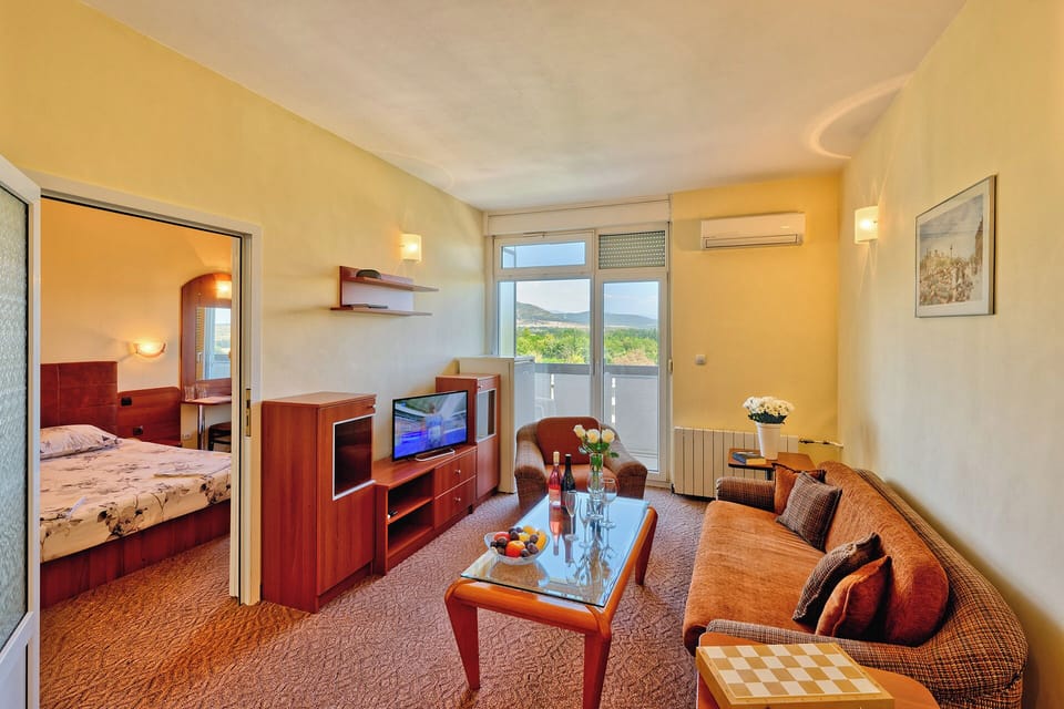 Standard Apartment, 2 Bedrooms | Free WiFi, bed sheets