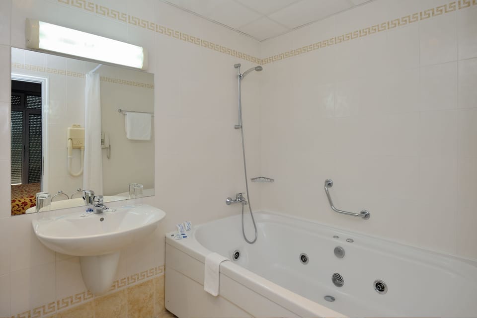 Standard Apartment, 2 Bedrooms | Bathroom