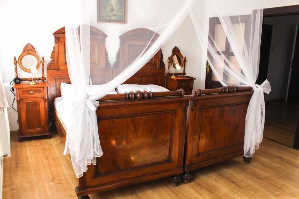 Family Room, 2 Bedrooms, Ensuite | Individually decorated, desk, blackout drapes, iron/ironing board