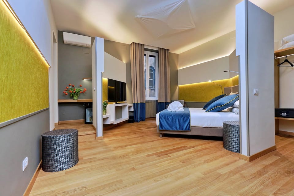 Design Suite, 1 King Bed | Premium bedding, minibar, in-room safe, individually furnished
