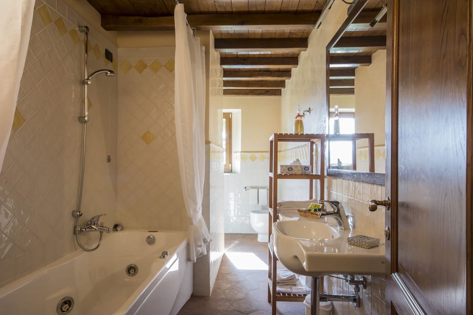 Deluxe Suite, Hill View | Bathroom | Shower, free toiletries, hair dryer, bidet