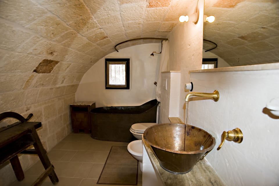 Apartment (Il Nido) | Bathroom | Rainfall showerhead, free toiletries, hair dryer, slippers