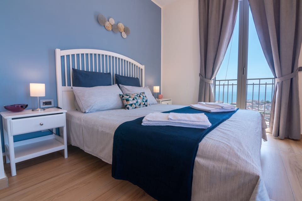 Deluxe Triple Room, Sea View (Giuliana) | Desk, cribs/infant beds, free WiFi, bed sheets