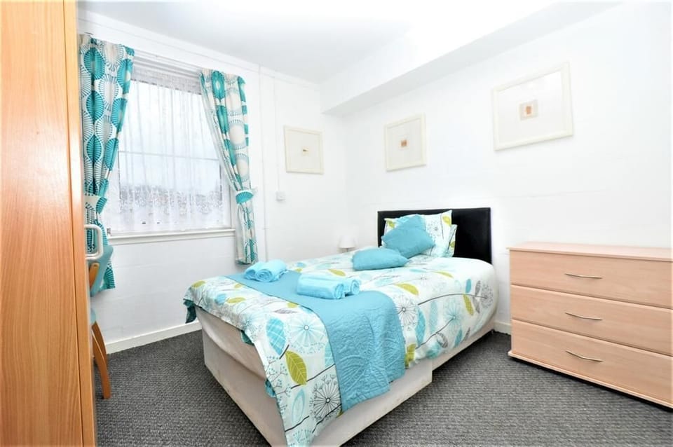 Double Room | Desk, iron/ironing board, free WiFi, bed sheets