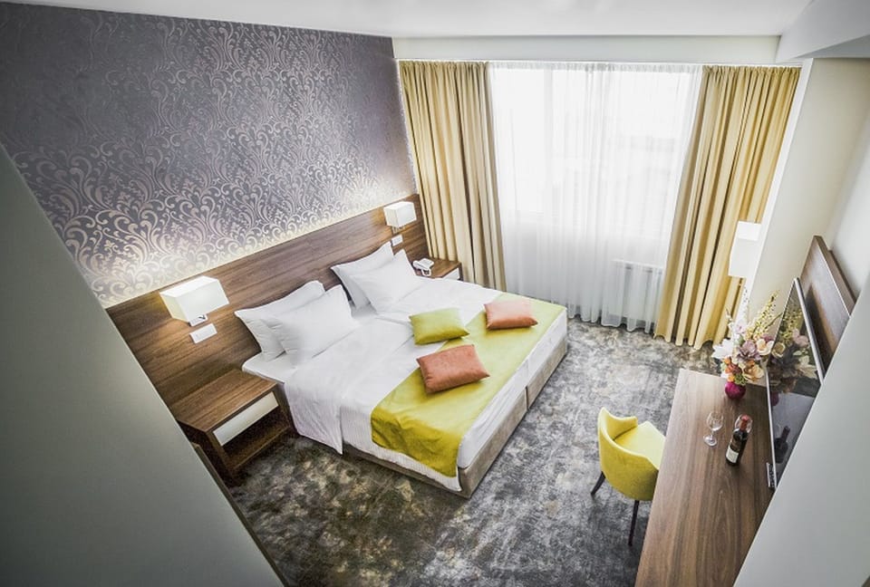 Egyptian cotton sheets, premium bedding, pillowtop beds, minibar